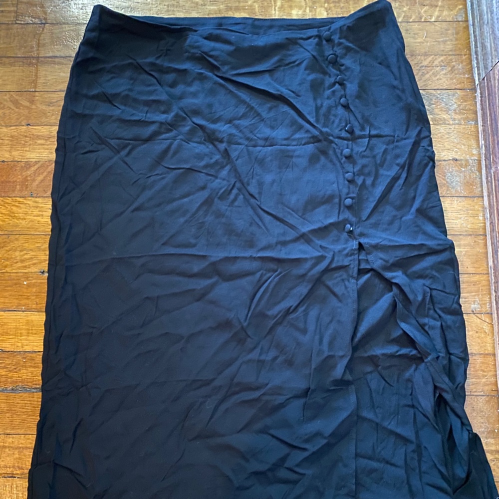 High-split skirt